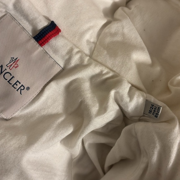 Baby boy moncler coat size 18-24 months worn a few times, zipper missing - Picture 4 of 6